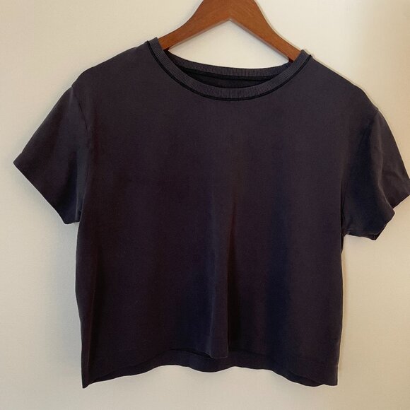 Athleta Women's Relaxed Tee, Size M, Pre-Owned - Fair Condition - Picture 1 of 4